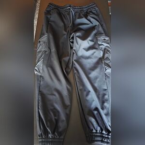 Mens Size Large Adidas Jogger Cargo  in like new condition in black